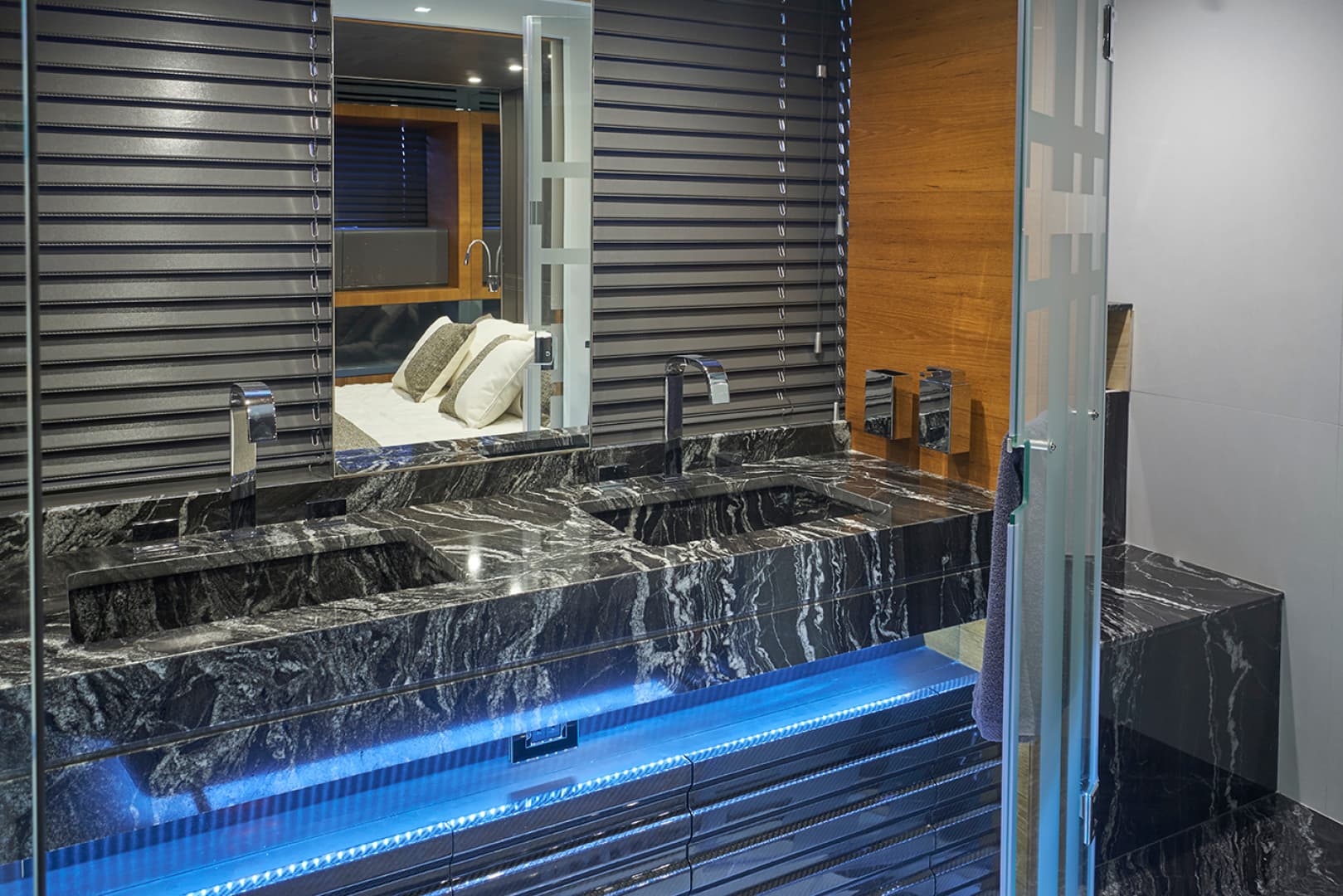 2021 Astondoa 655 Coupe — photo 18