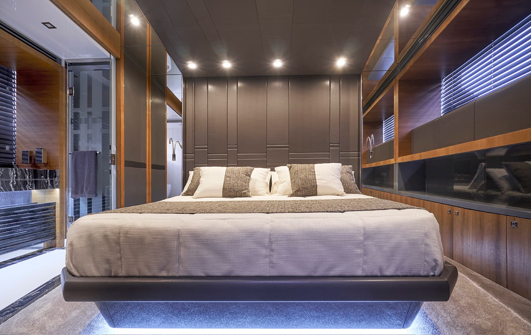 2021 Astondoa 655 Coupe — photo 21