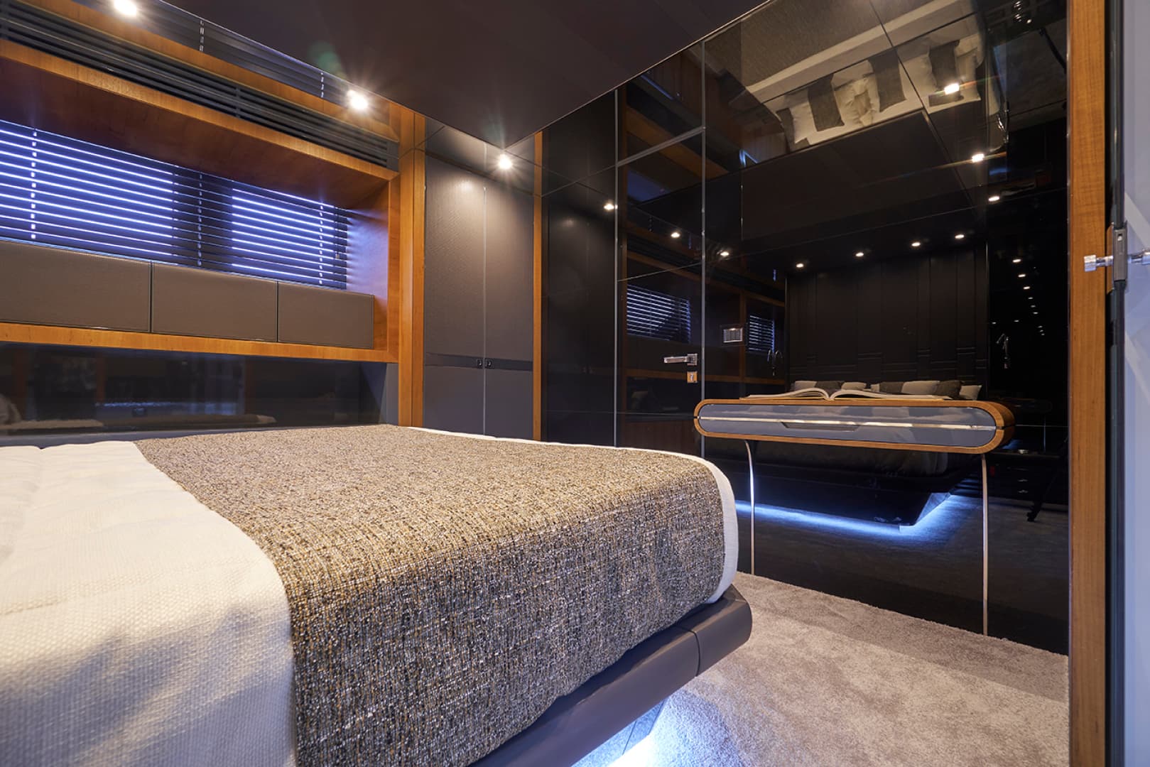 2021 Astondoa 655 Coupe — photo 20