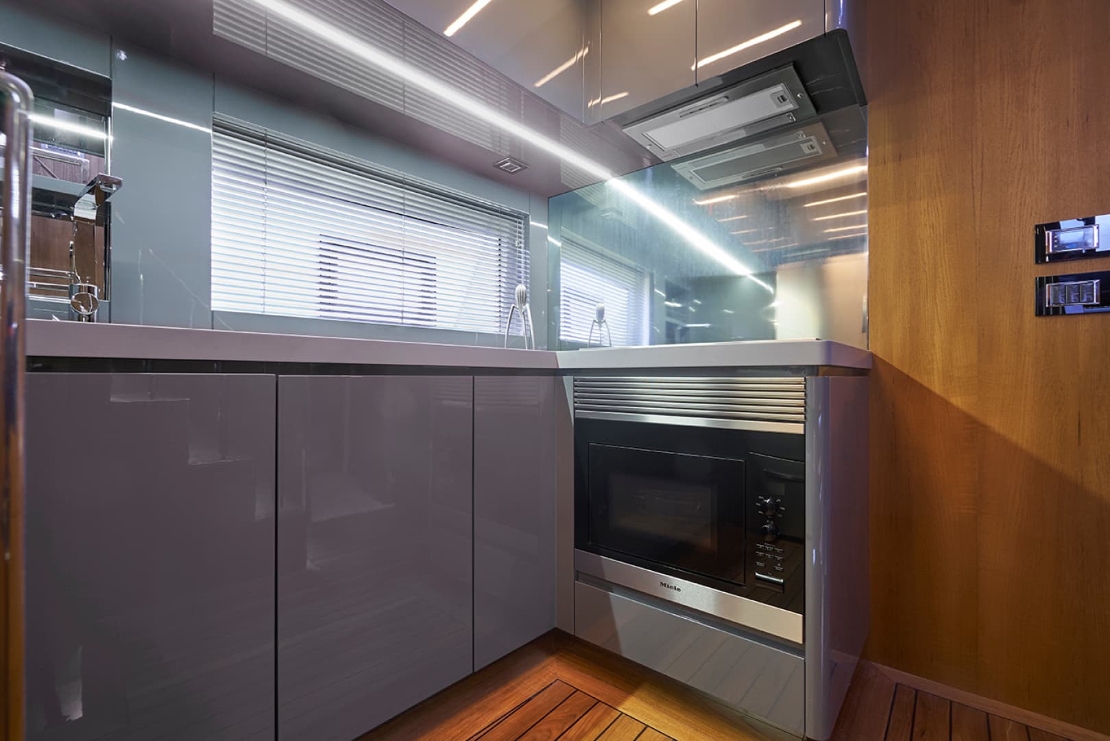 2021 Astondoa 655 Coupe — photo 16