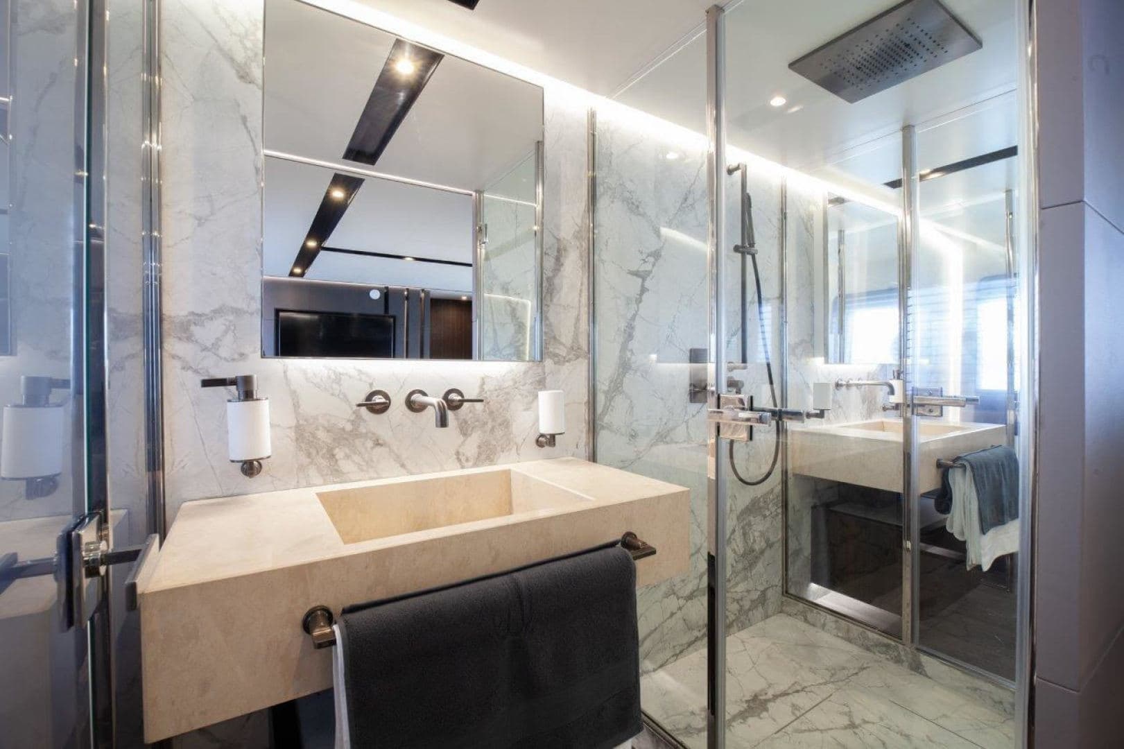 2021 Astondoa 8 — photo 10