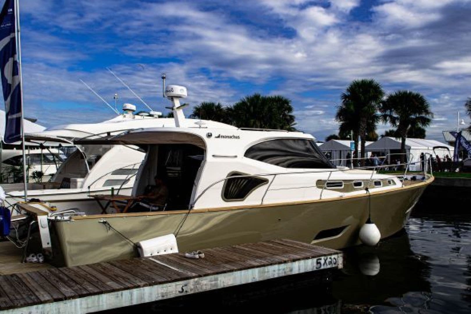 2019 Monachus Issa — photo 1