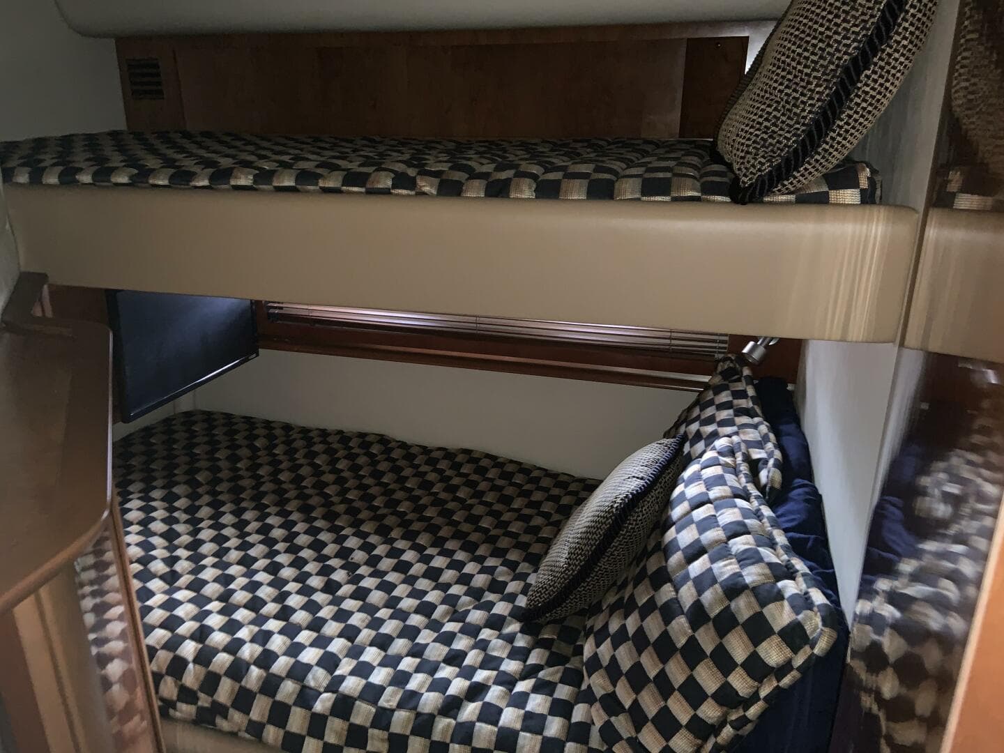 2005 Sea Ray 500 Sundancer — photo 31