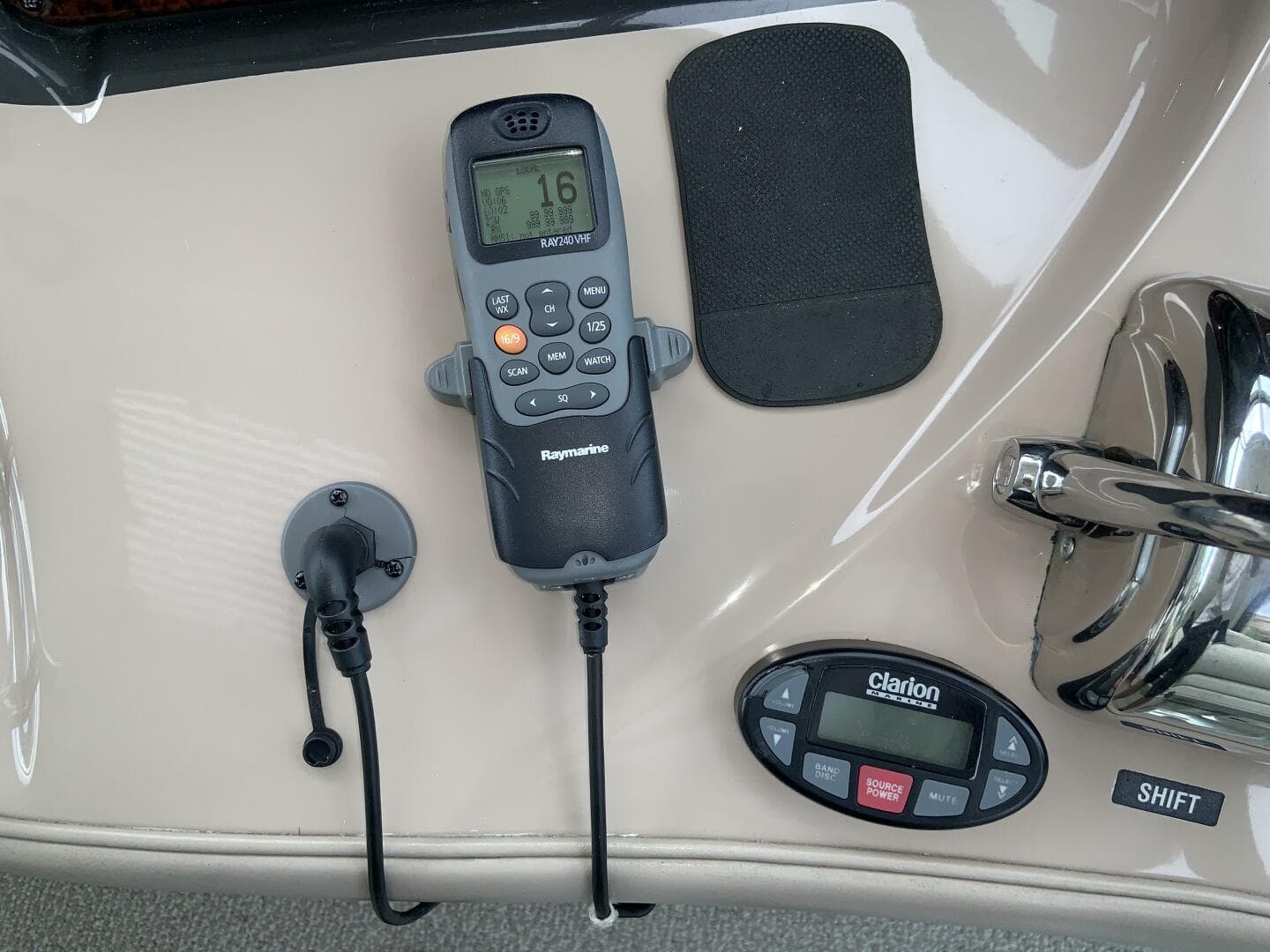 2005 Sea Ray 500 Sundancer — photo 37