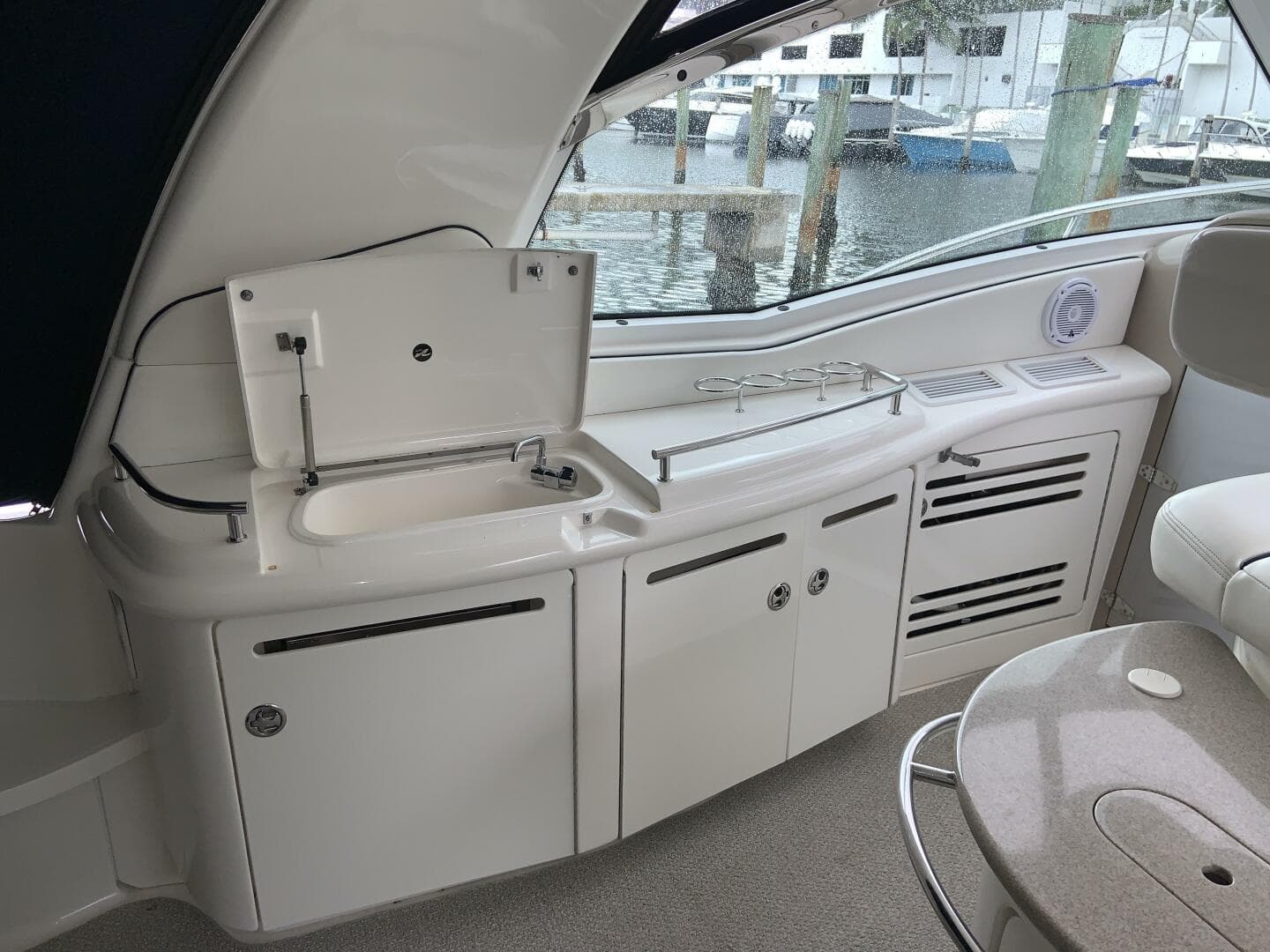2005 Sea Ray 500 Sundancer — photo 9