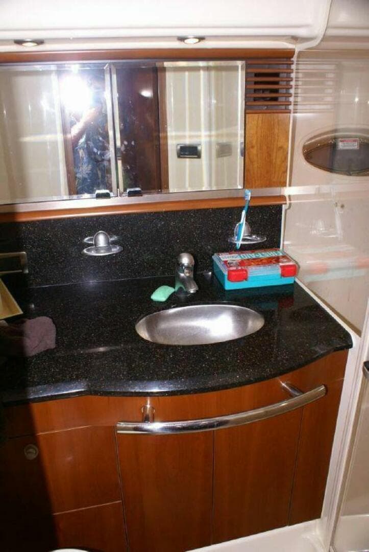 2005 Sea Ray 500 Sundancer — photo 70