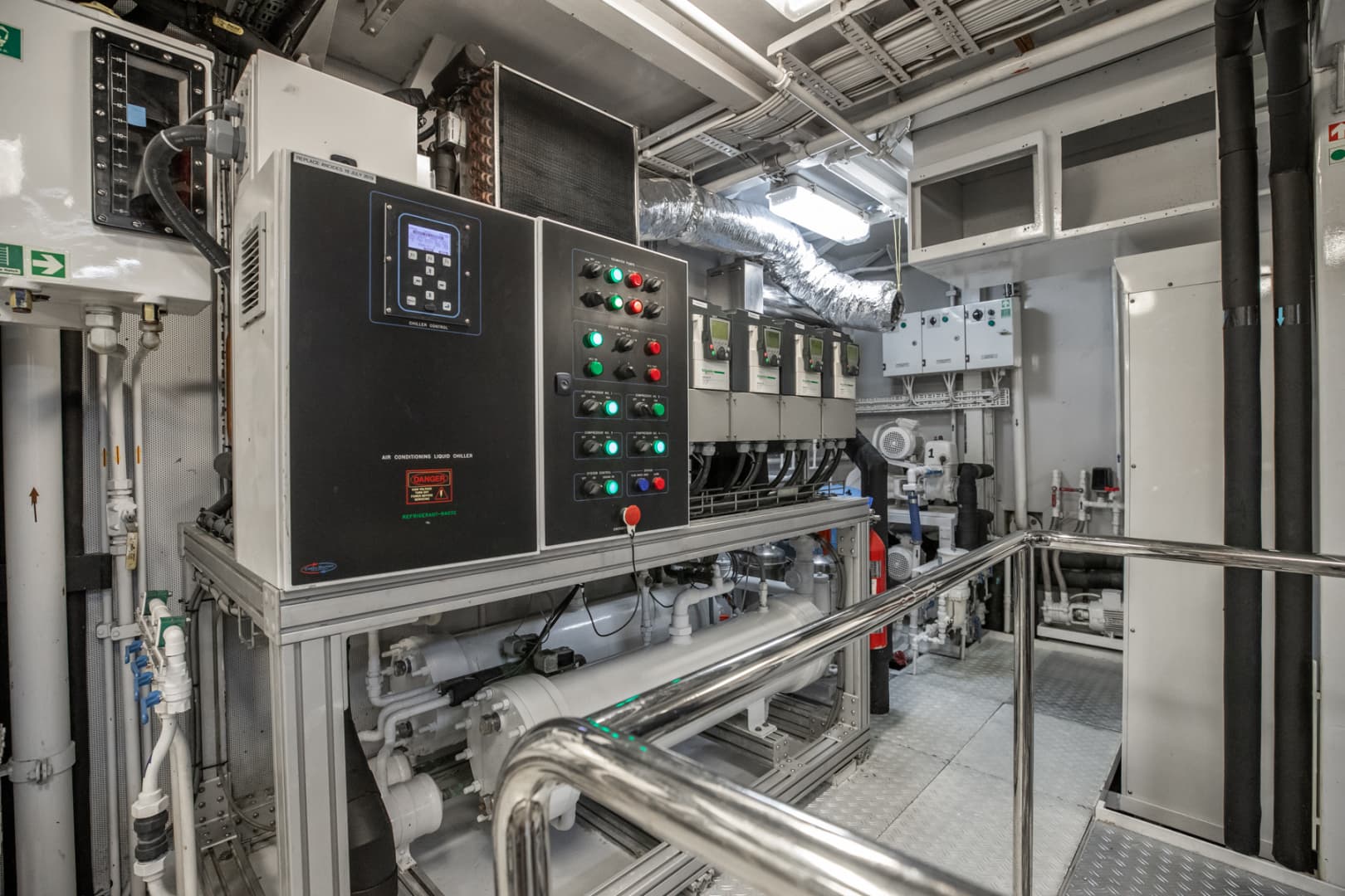 1992 Feadship — photo 47