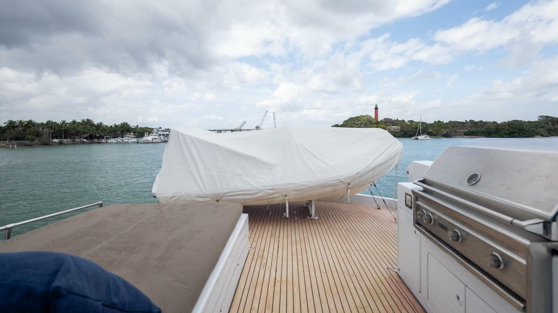 1998 Hatteras Sport Deck — photo 23