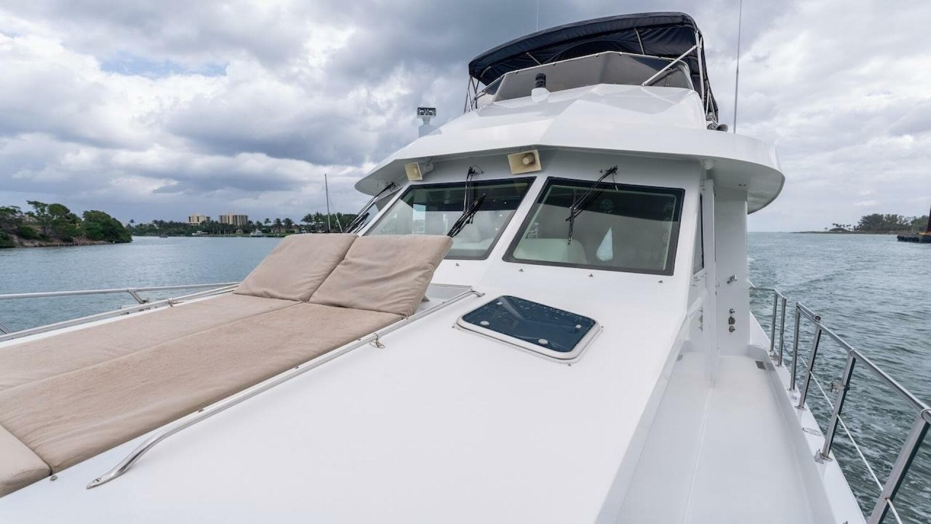 1998 Hatteras Sport Deck — photo 20