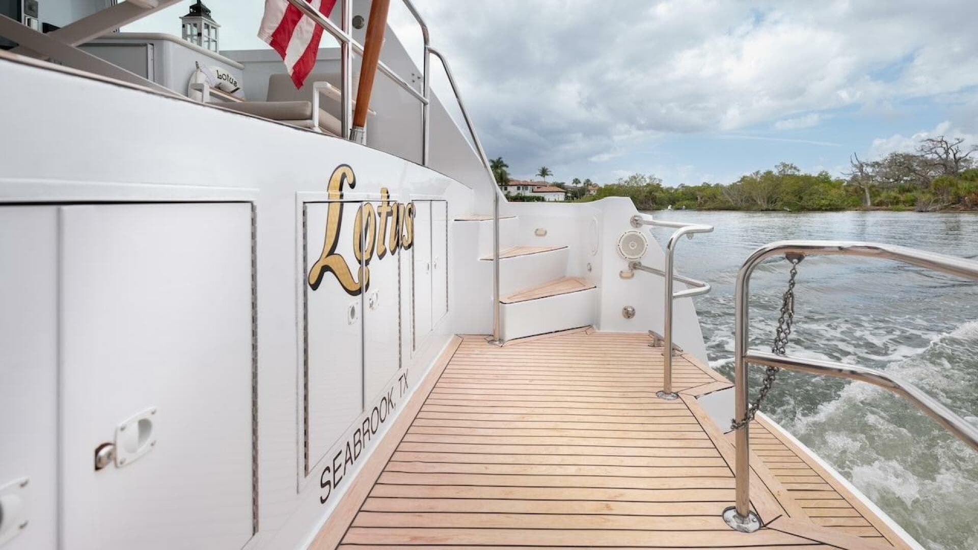 1998 Hatteras Sport Deck — photo 35