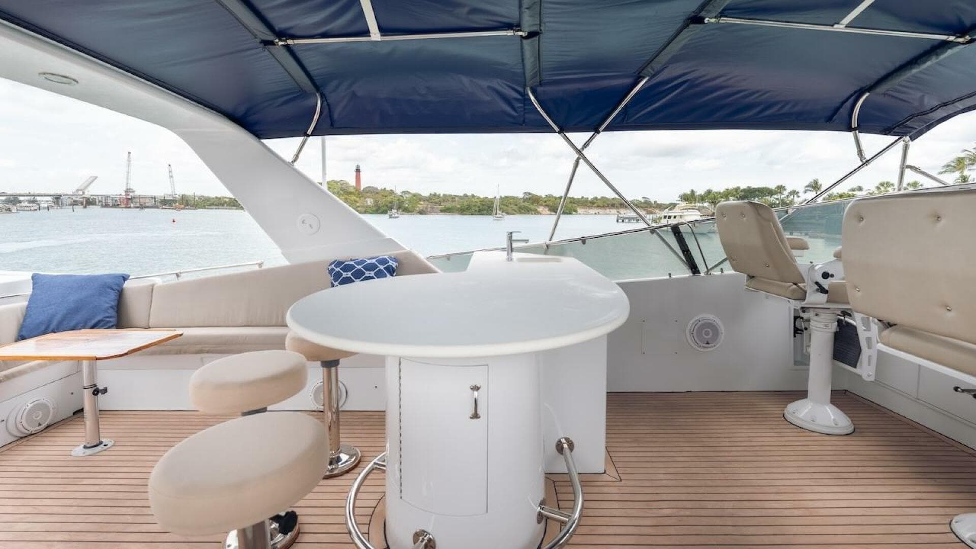 1998 Hatteras Sport Deck — photo 31