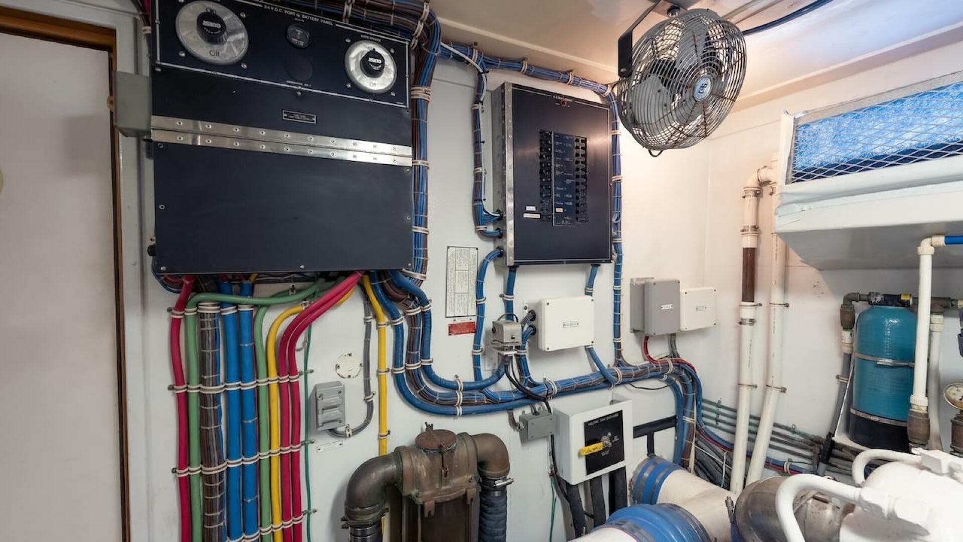 1998 Hatteras Sport Deck — photo 72