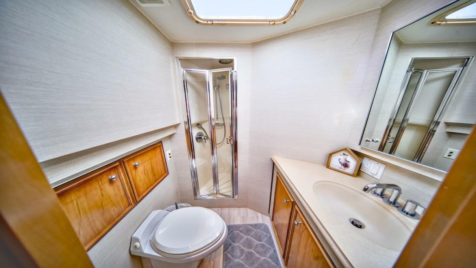 1998 Hatteras Sport Deck — photo 57