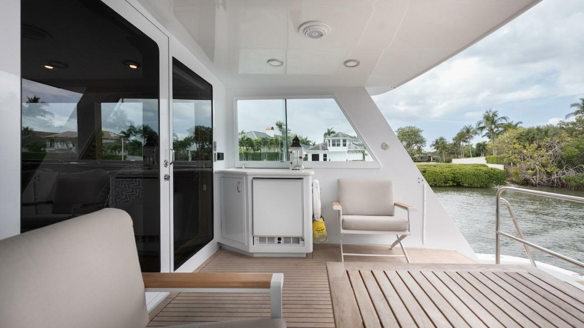 1998 Hatteras Sport Deck — photo 38