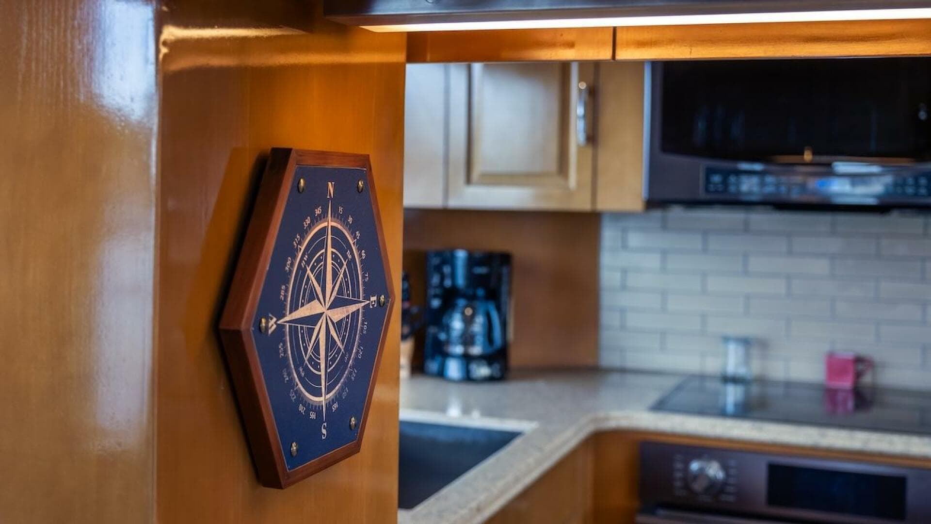 1998 Hatteras Sport Deck — photo 65