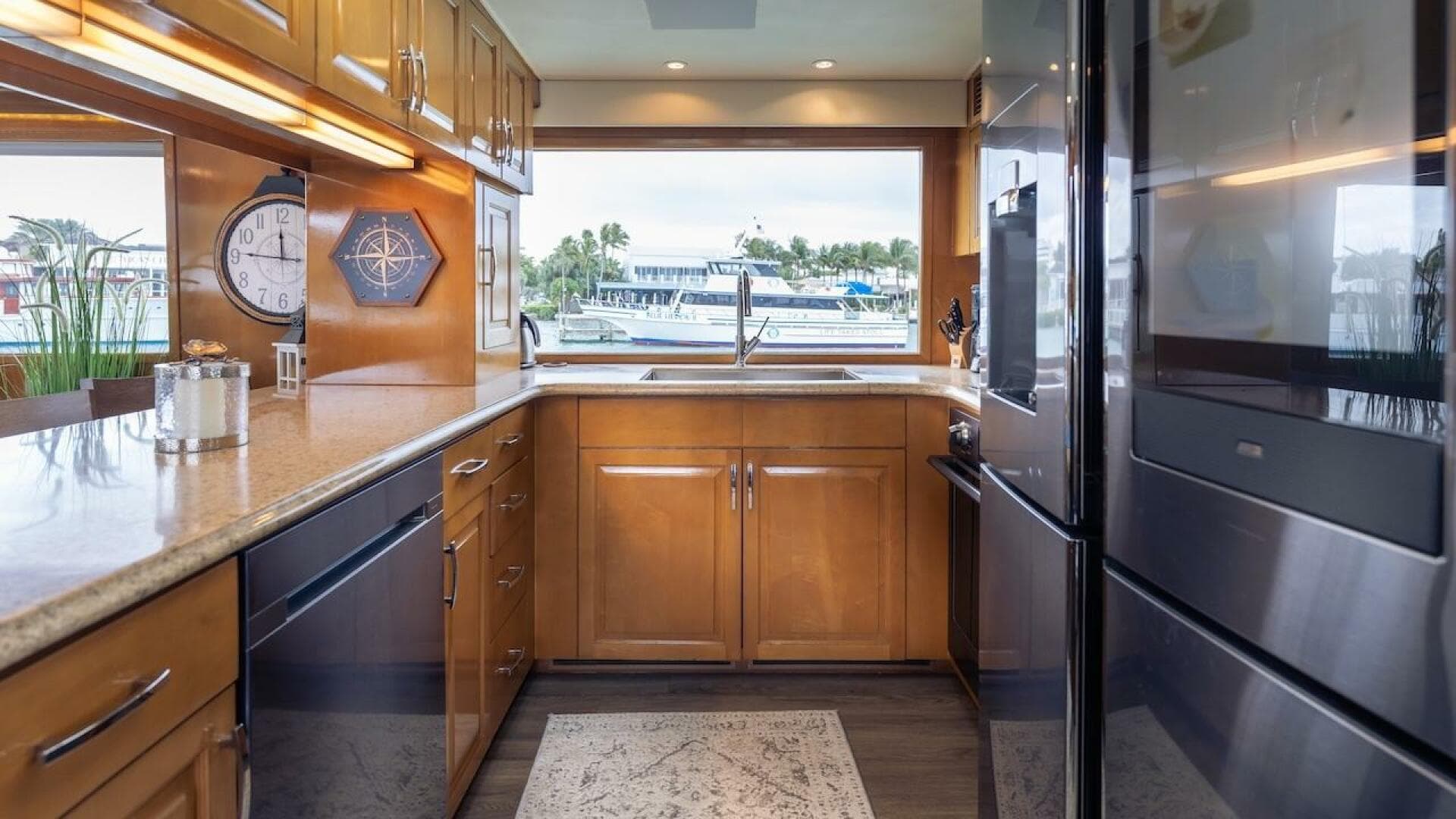 1998 Hatteras Sport Deck — photo 39