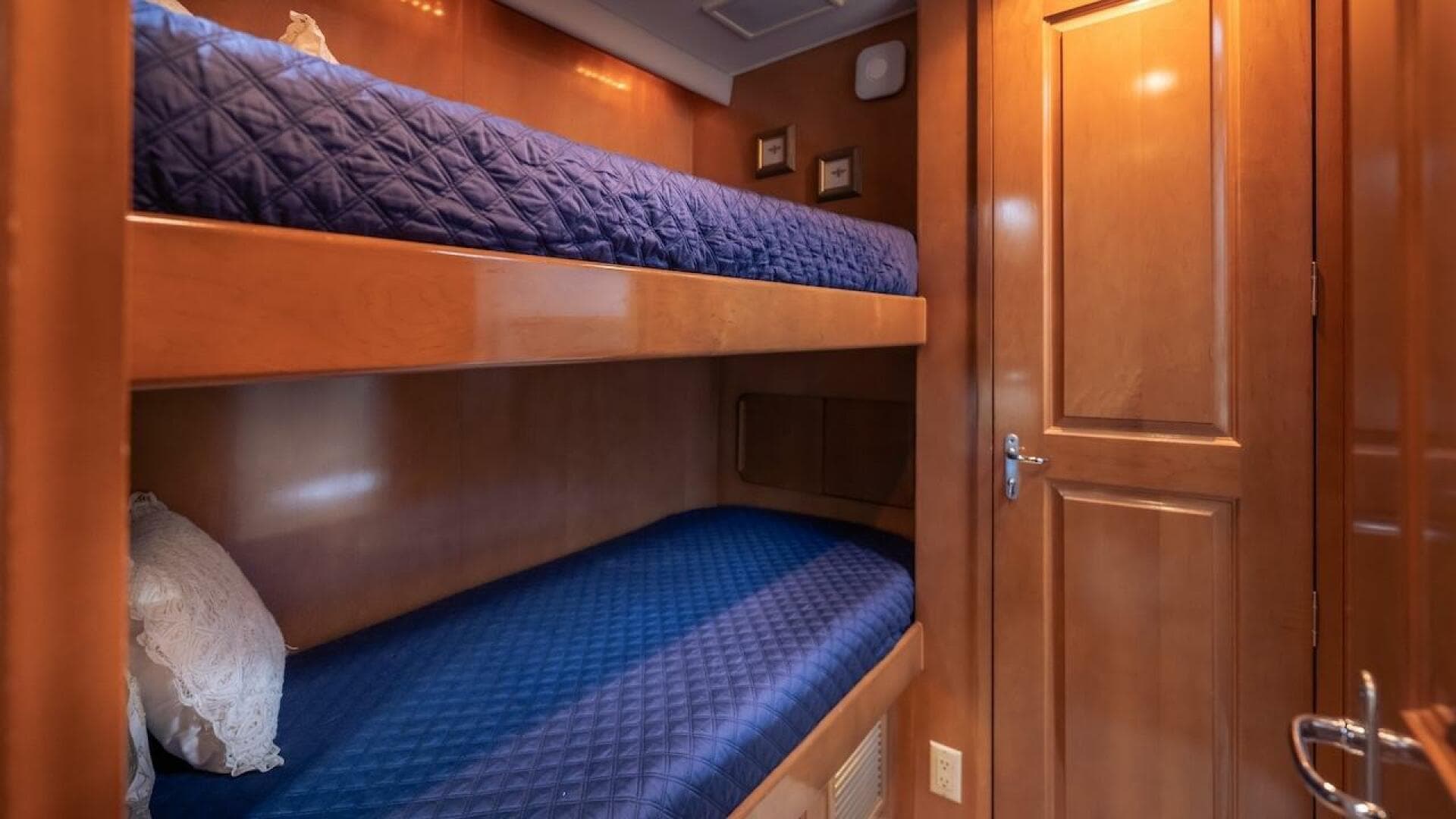 1998 Hatteras Sport Deck — photo 55