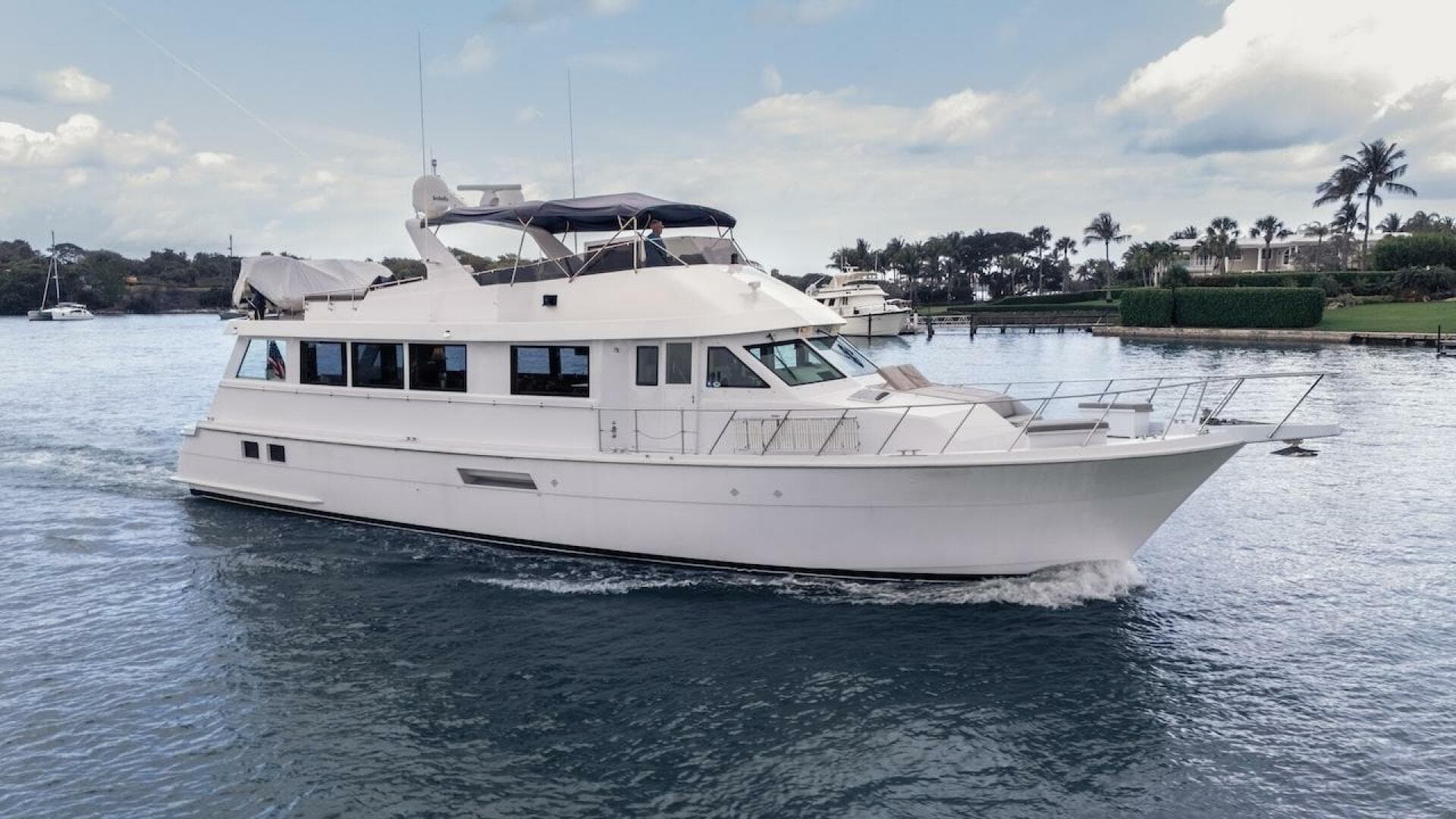 1998 Hatteras Sport Deck — photo 13