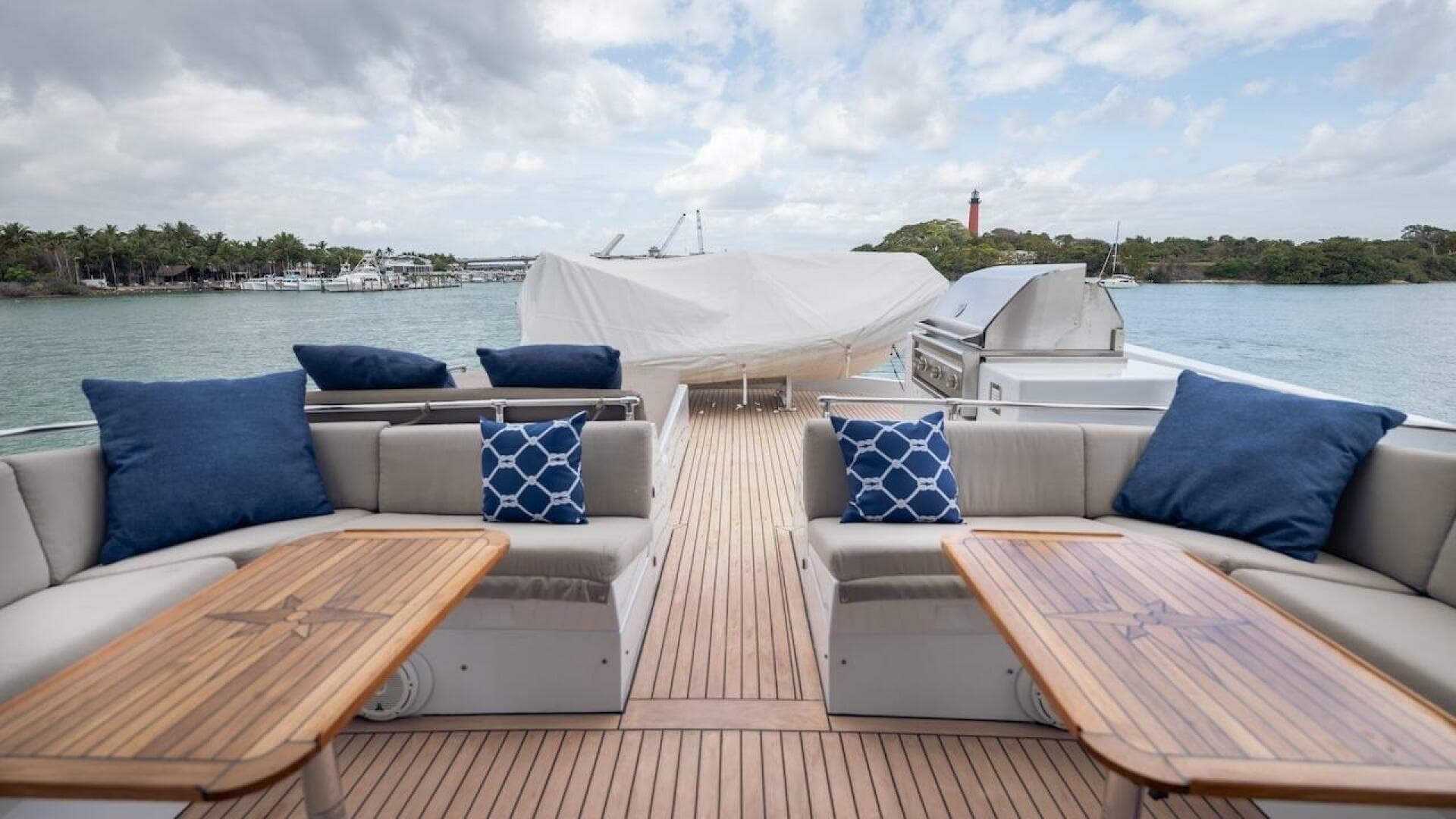 1998 Hatteras Sport Deck — photo 22