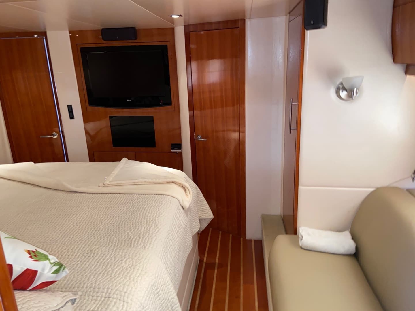 2009 Regal 5260 — photo 36