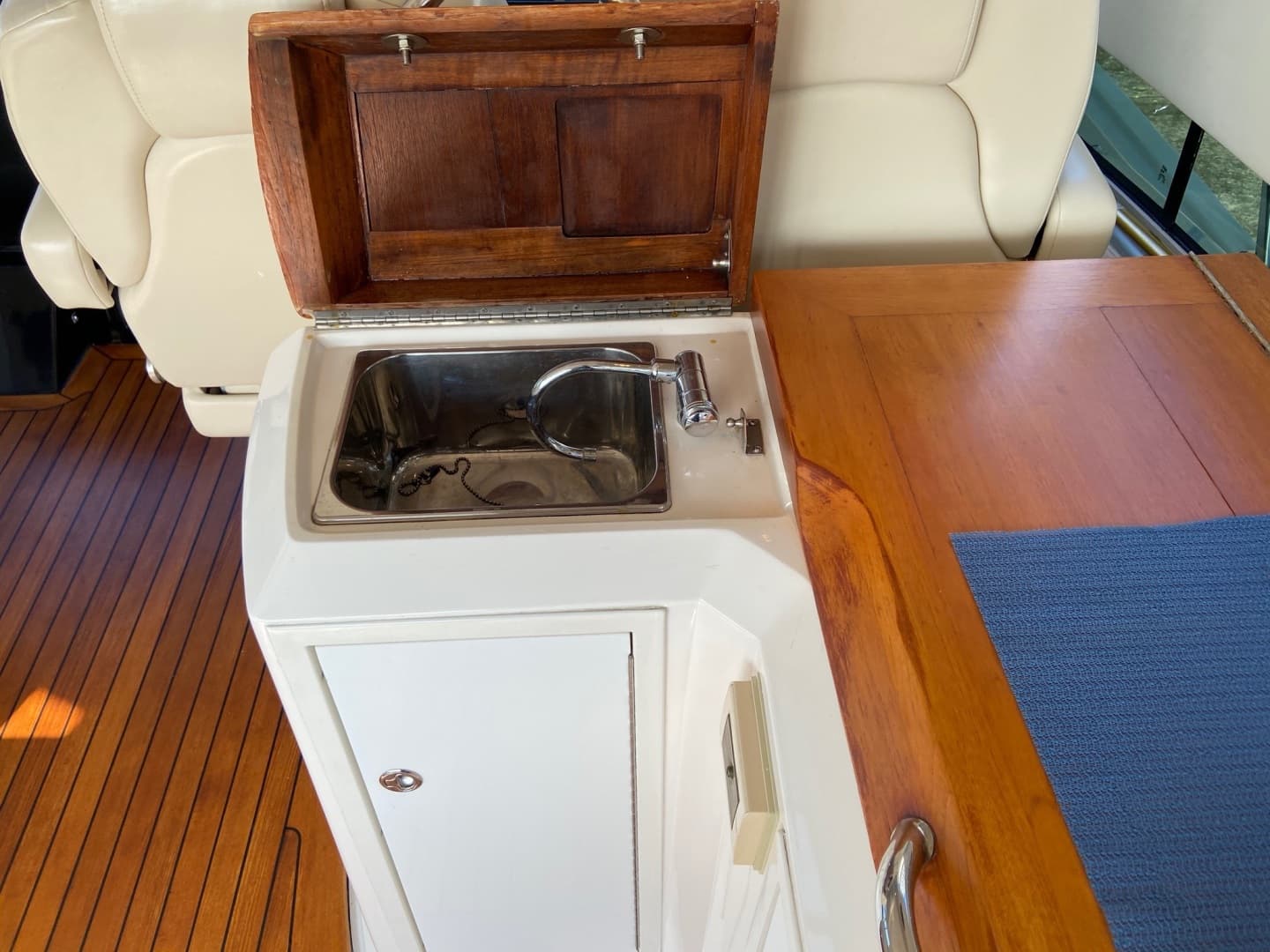 2009 Regal 5260 — photo 11