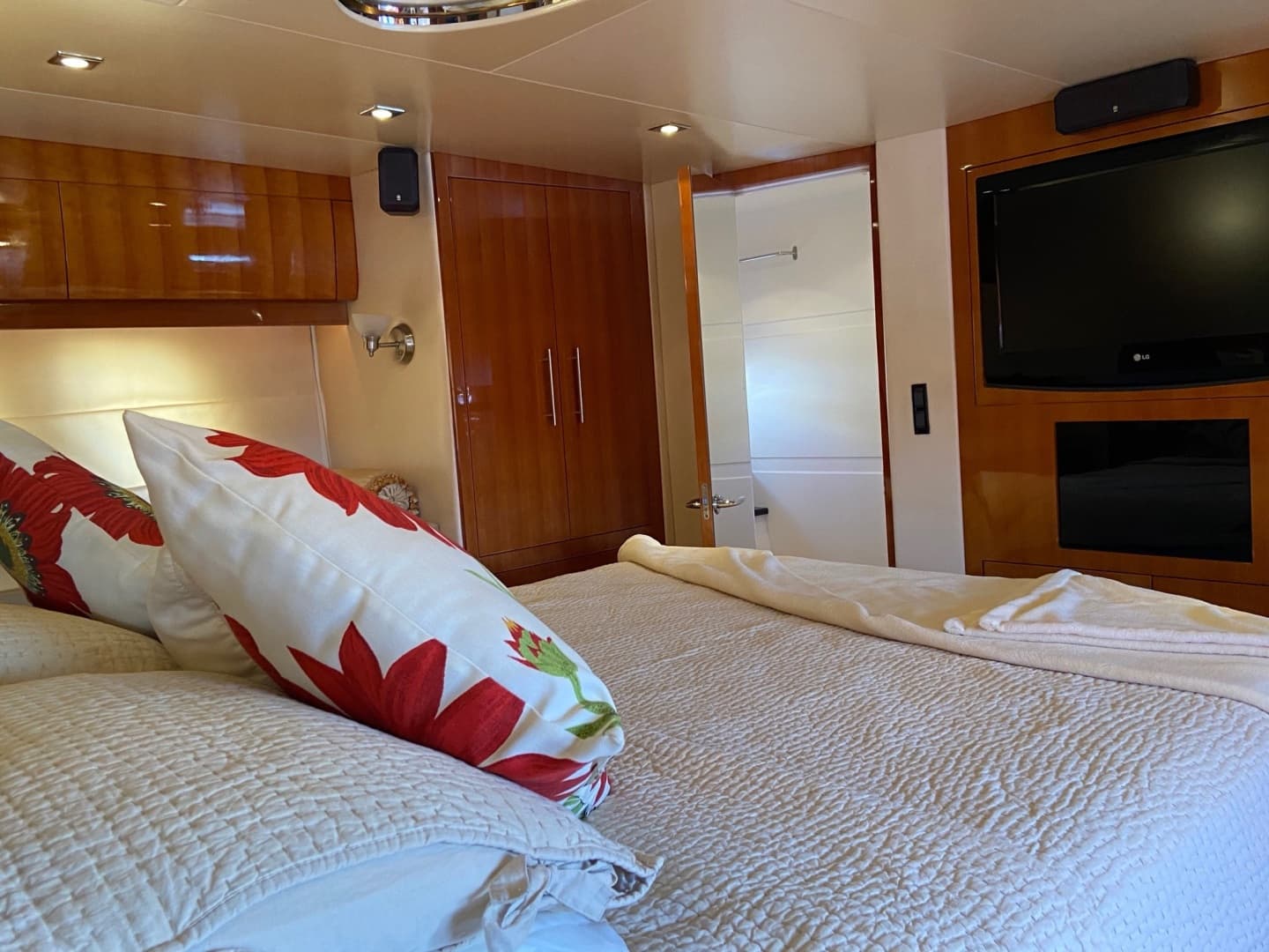 2009 Regal 5260 — photo 39