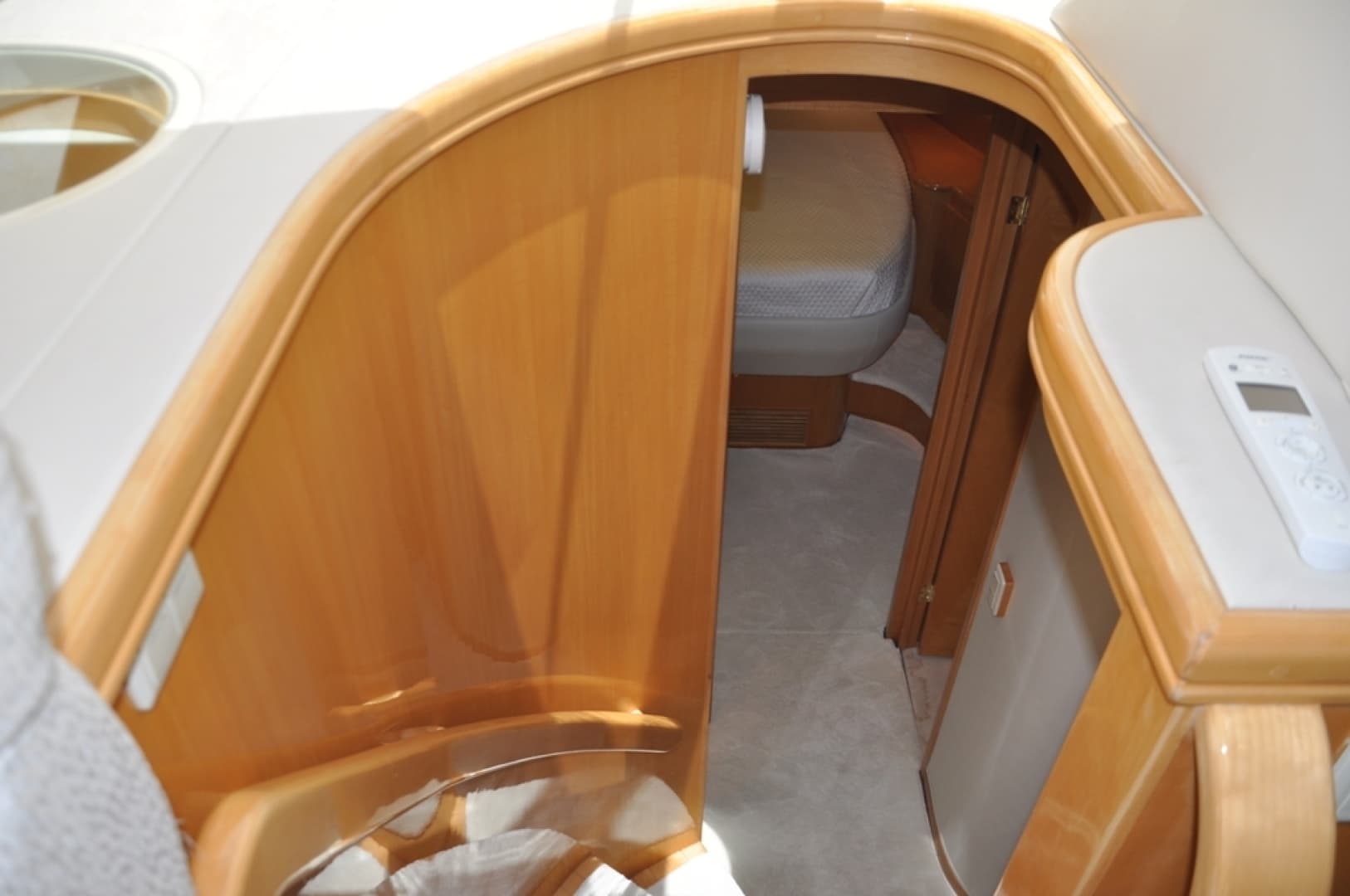 2003 Mckinna 58 — photo 22