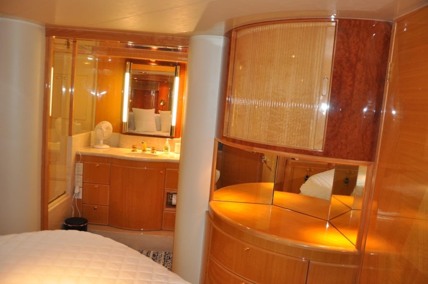 2003 Mckinna 58 — photo 16