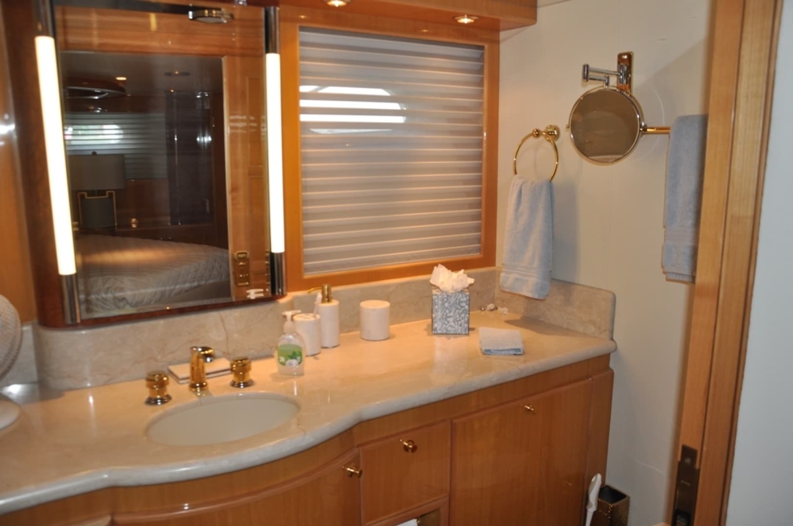 2003 Mckinna 58 — photo 19