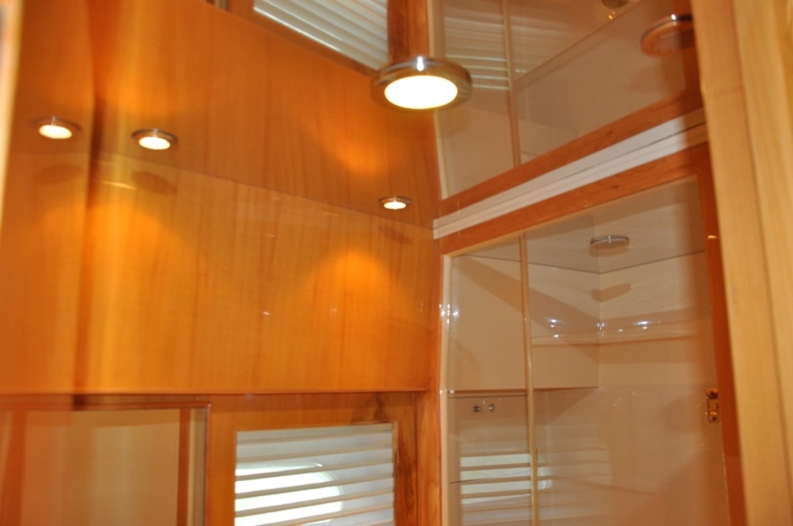 2003 Mckinna 58 — photo 18