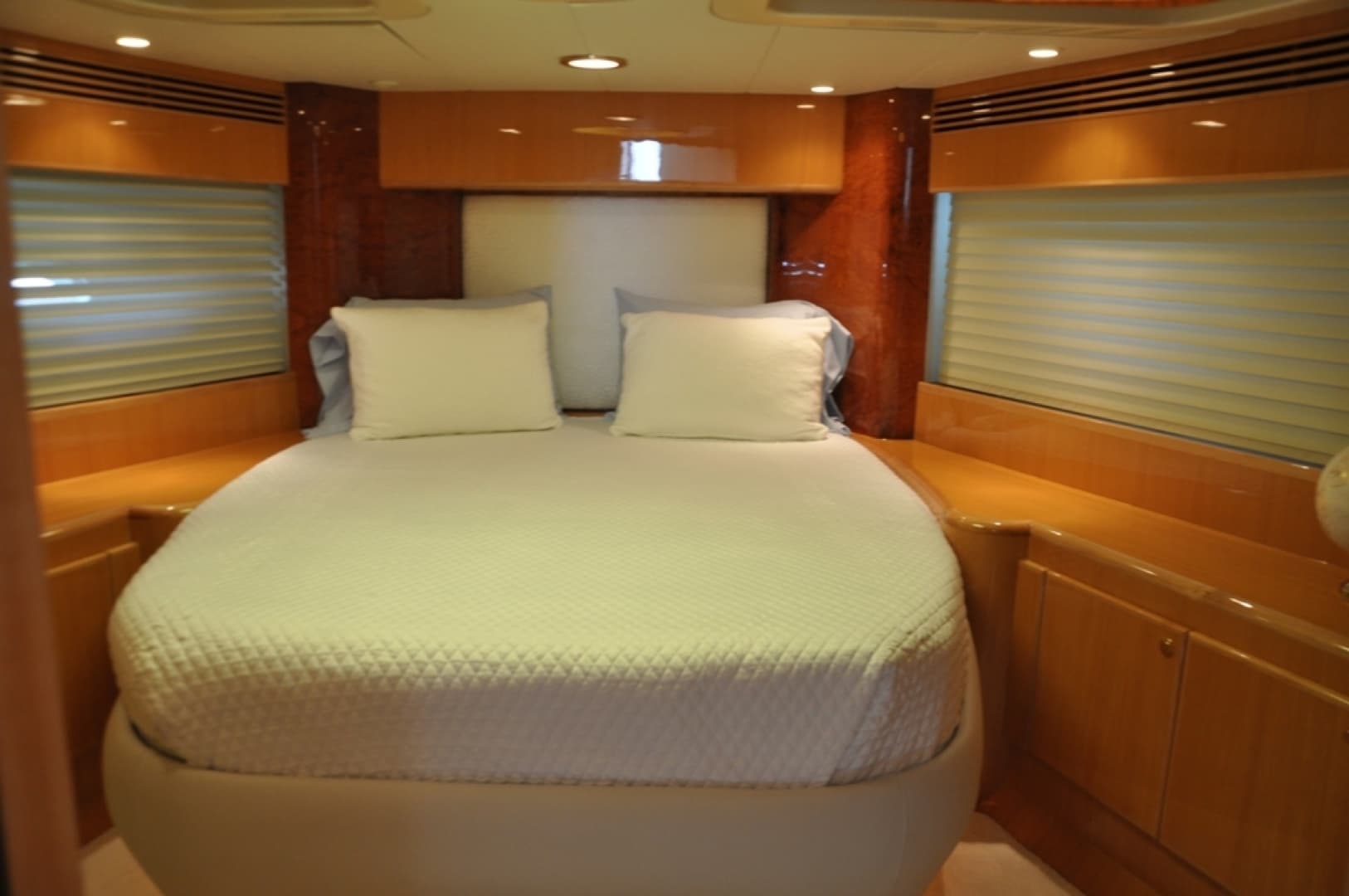 2003 Mckinna 58 — photo 23