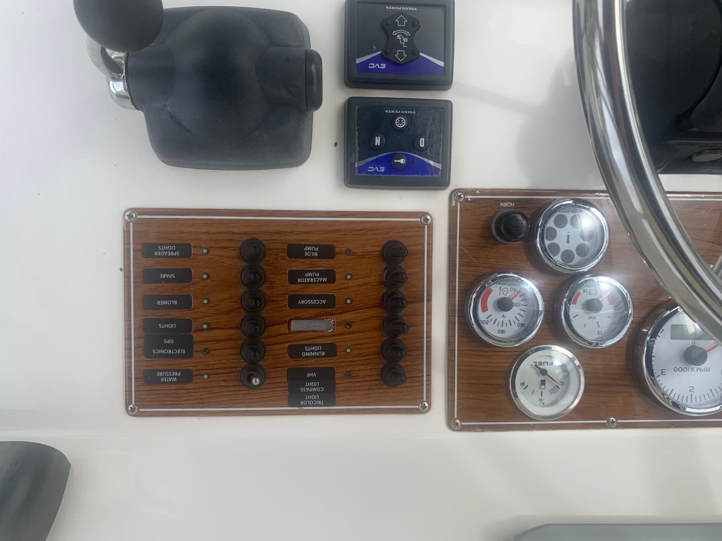 2006 Albemarle 242 Center Console — photo 11