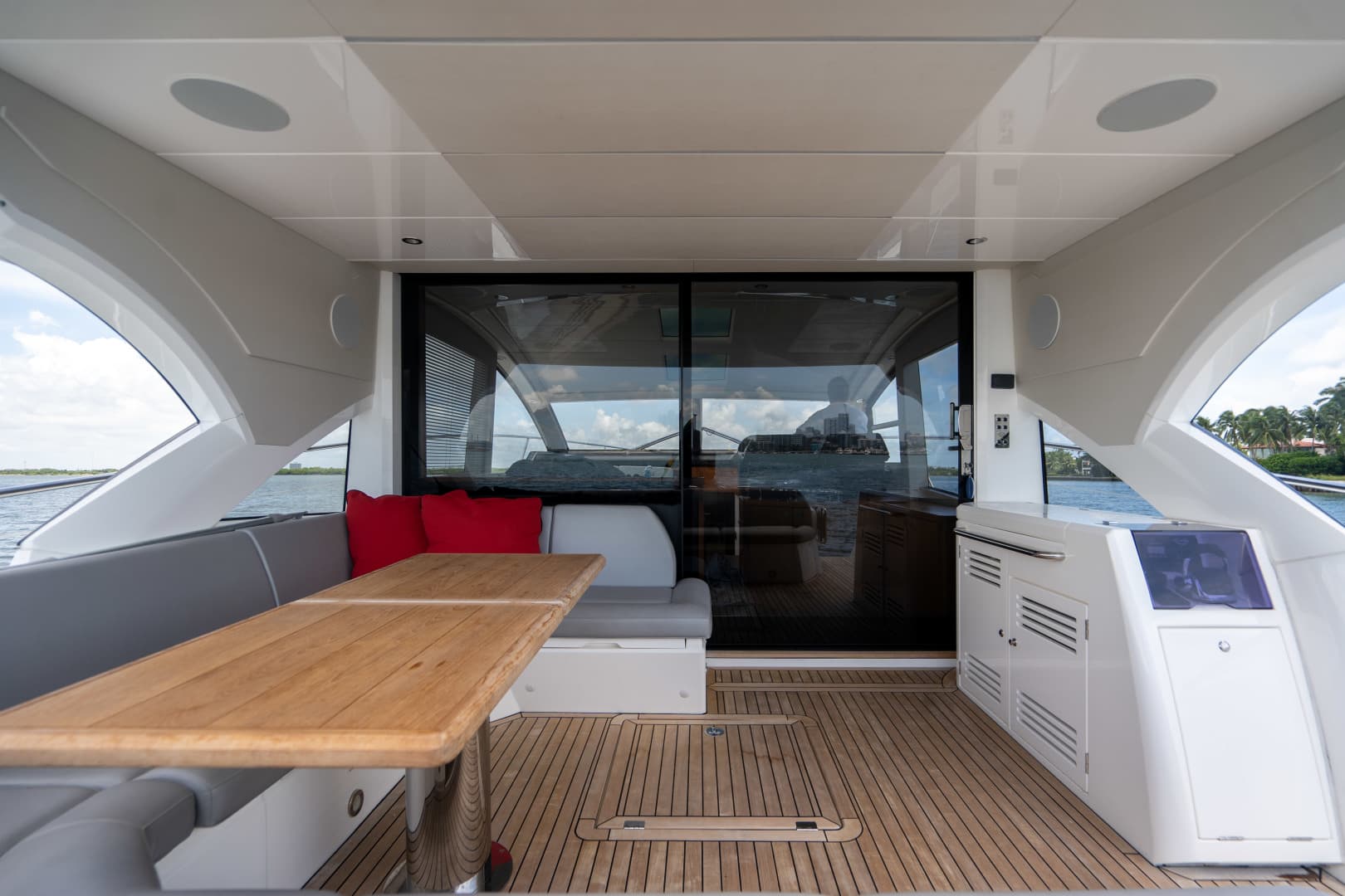 2019 Sunseeker Predator — photo 30