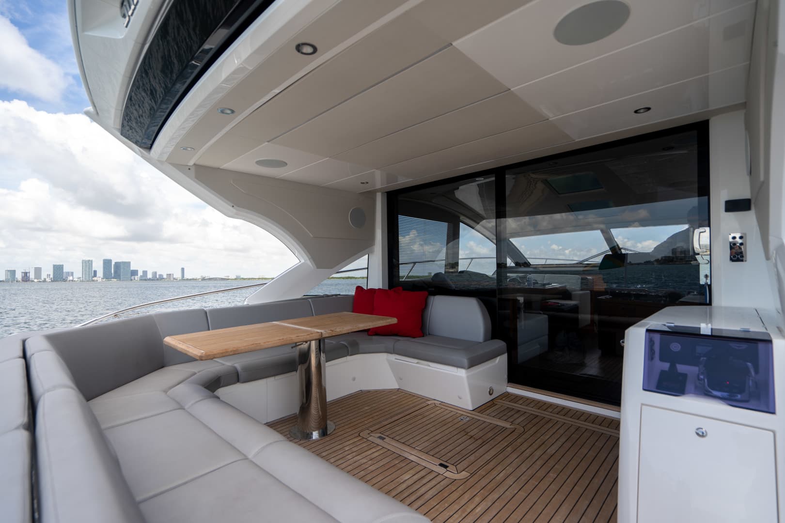 2019 Sunseeker Predator — photo 31
