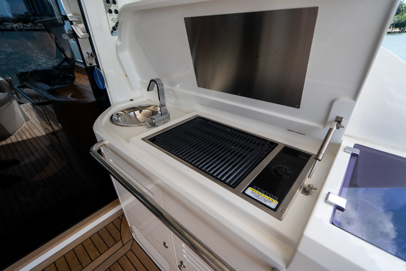 2019 Sunseeker Predator — photo 23