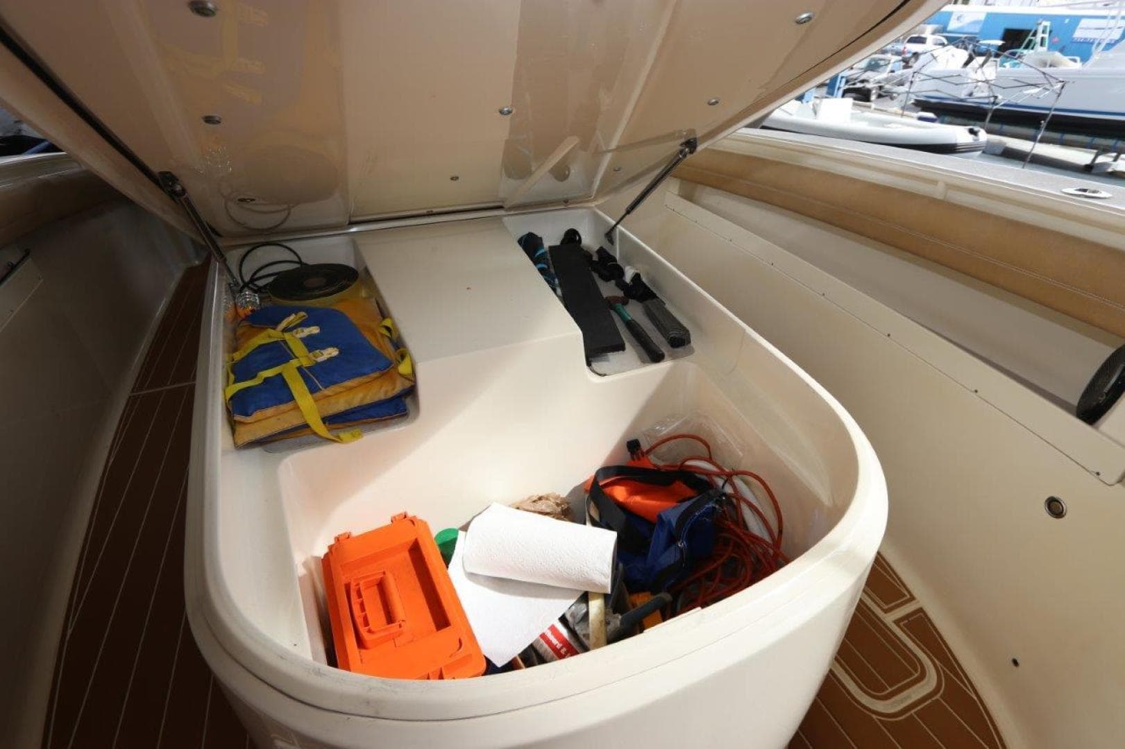 2012 Scout 345 CC — photo 15