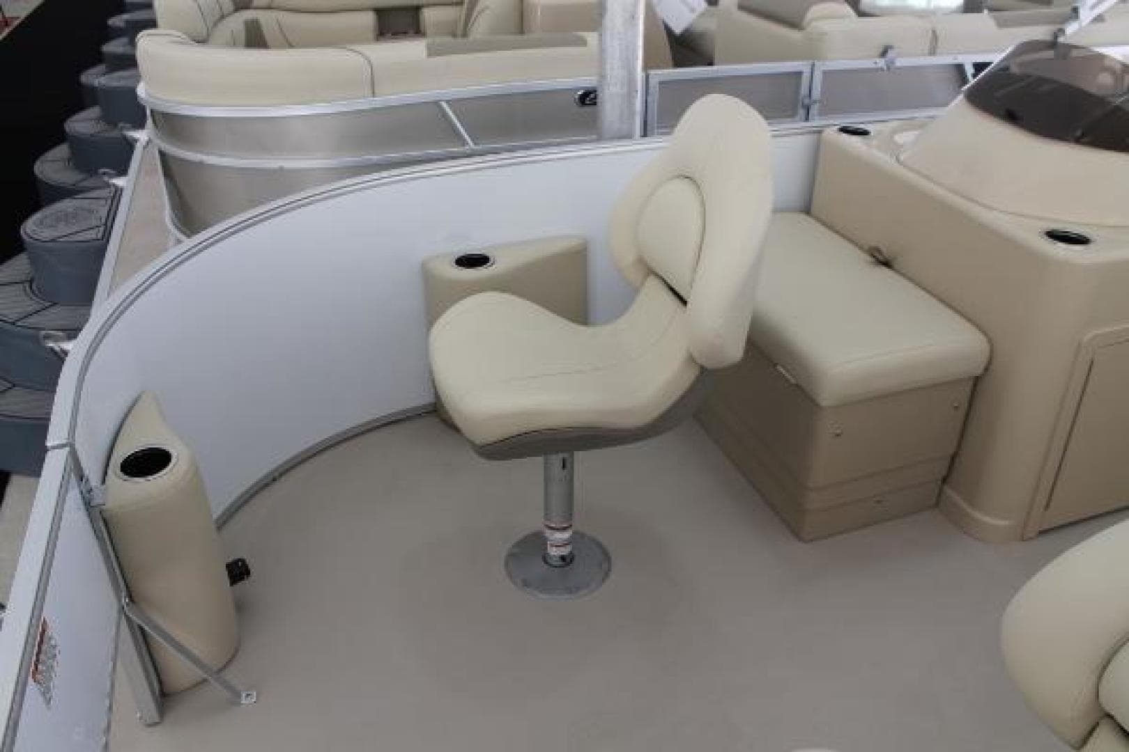 2025 Starcraft EX 18 — photo 16