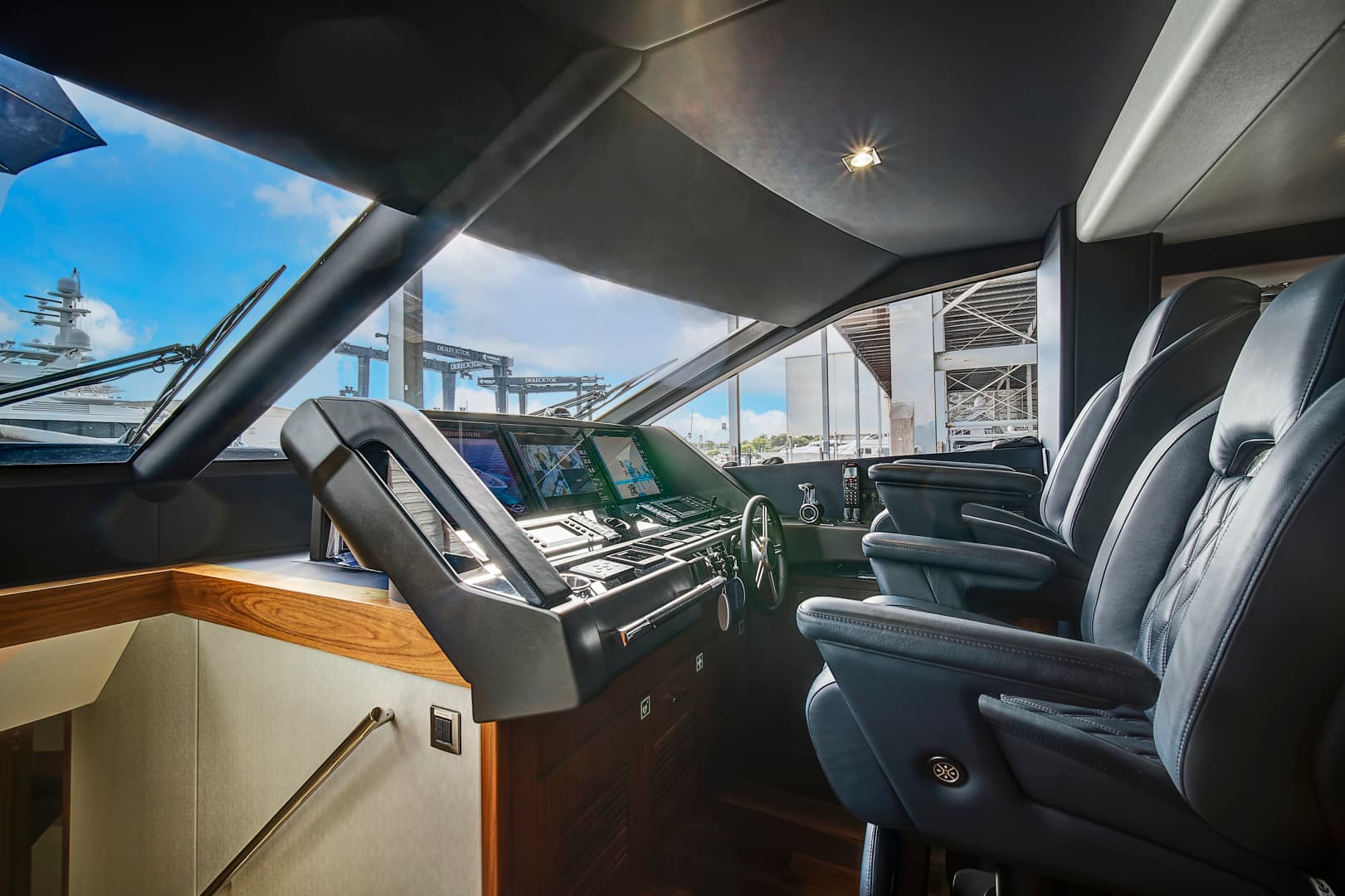 2019 Sunseeker 86 Yacht — photo 43