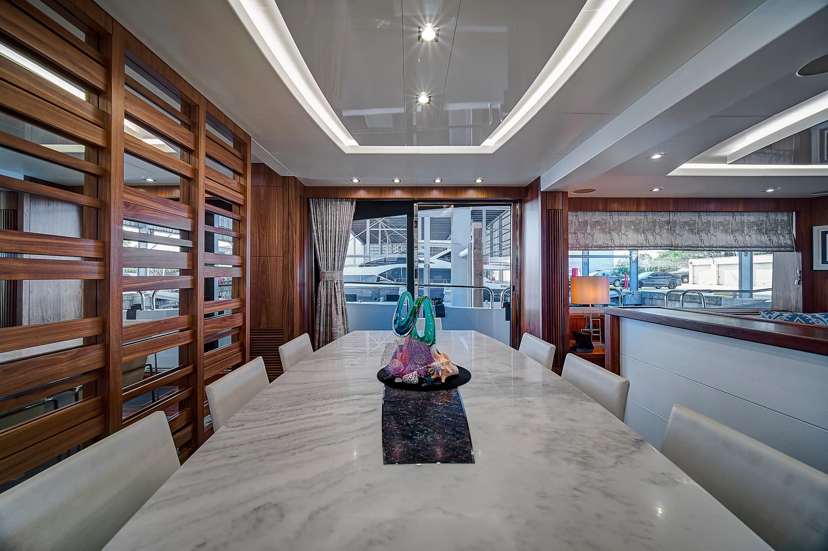 2019 Sunseeker 86 Yacht — photo 36