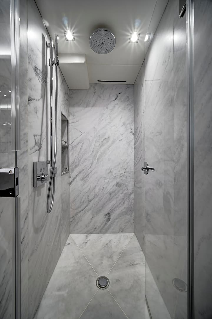 2019 Sunseeker 86 Yacht — photo 54