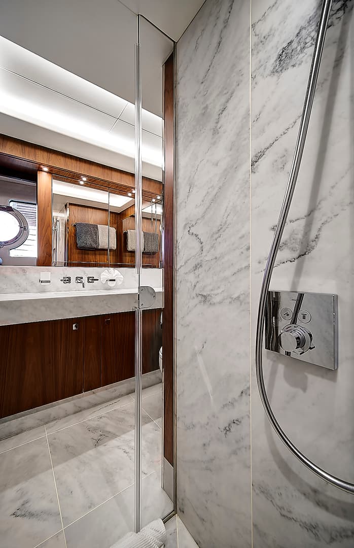 2019 Sunseeker 86 Yacht — photo 53