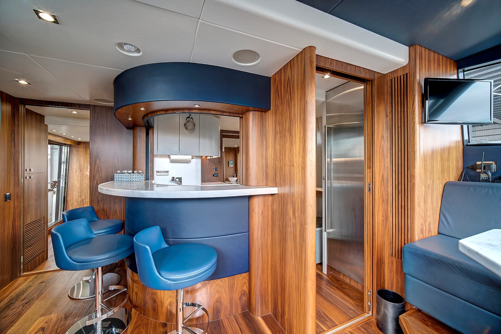 2019 Sunseeker 86 Yacht — photo 41