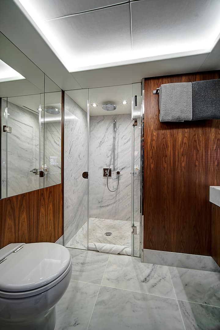 2019 Sunseeker 86 Yacht — photo 60