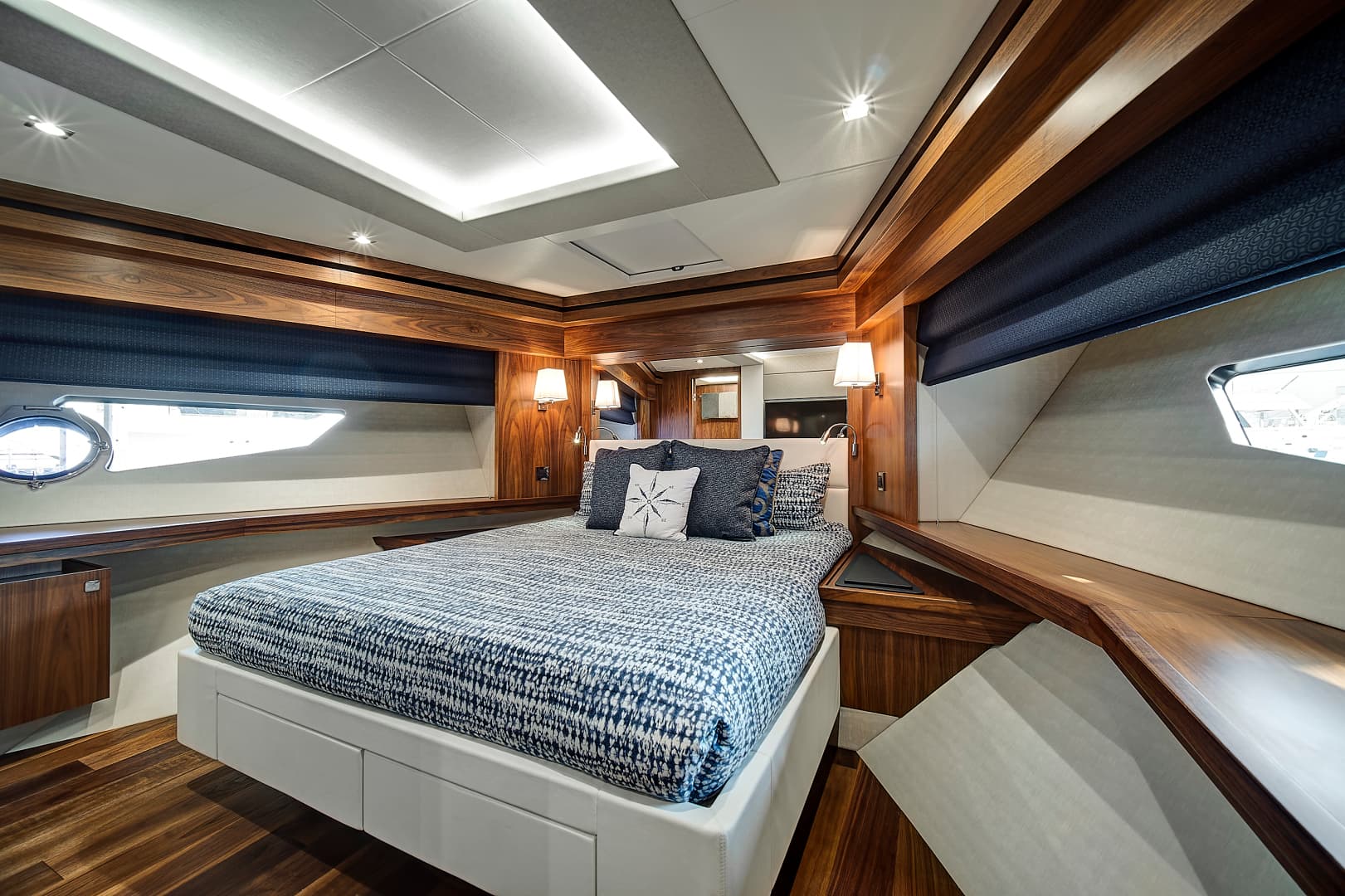 2019 Sunseeker 86 Yacht — photo 56
