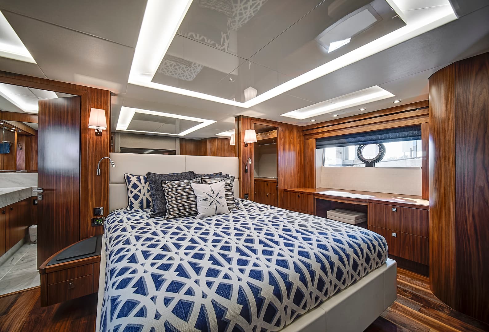 2019 Sunseeker 86 Yacht — photo 49