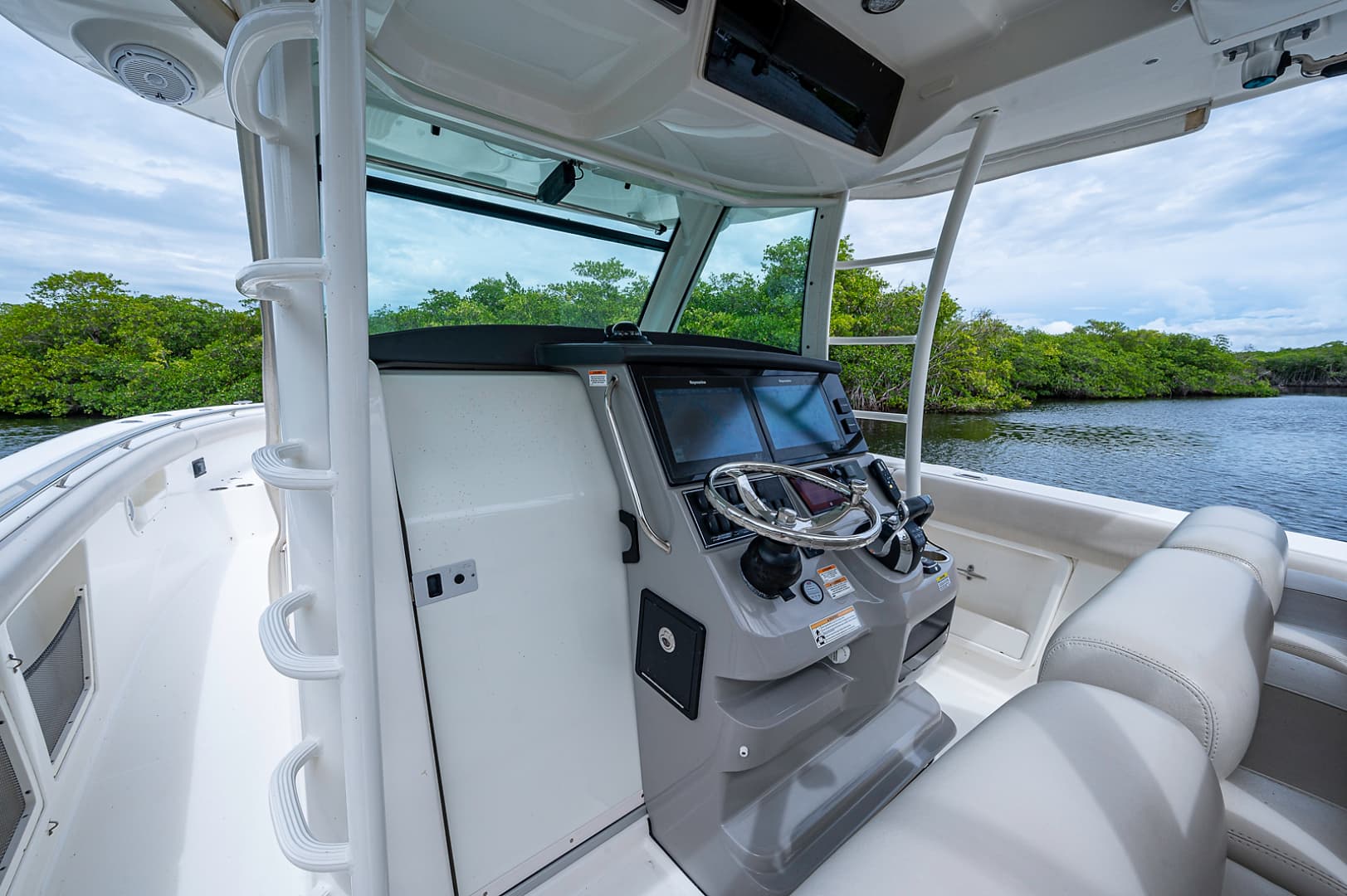 2017 Boston Whaler 370 Outrage — photo 27