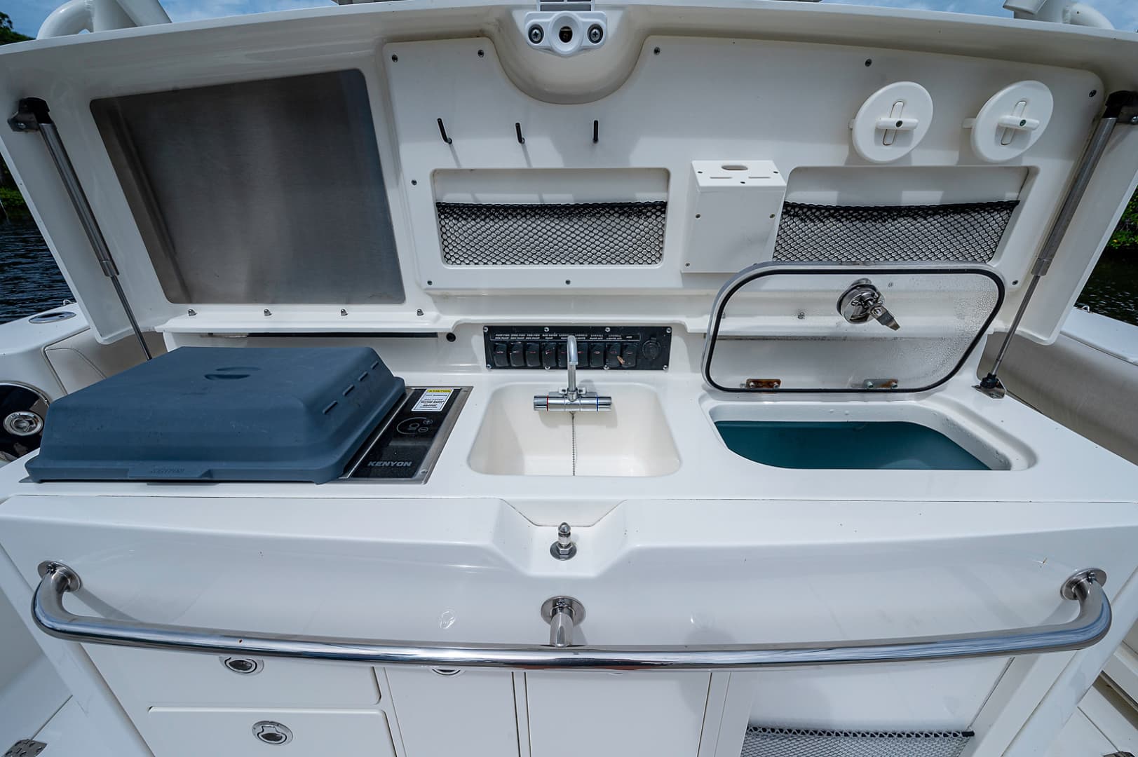 2017 Boston Whaler 370 Outrage — photo 24