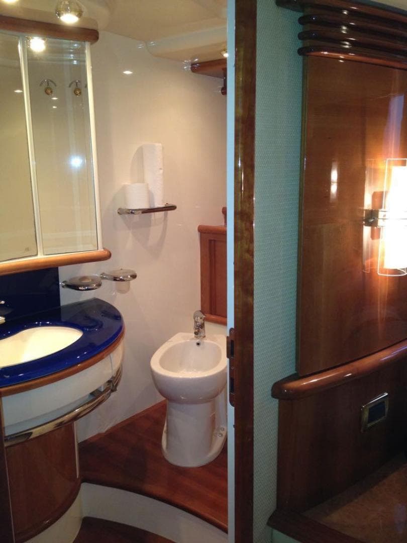 2005 Azimut 62 Evolution — photo 15