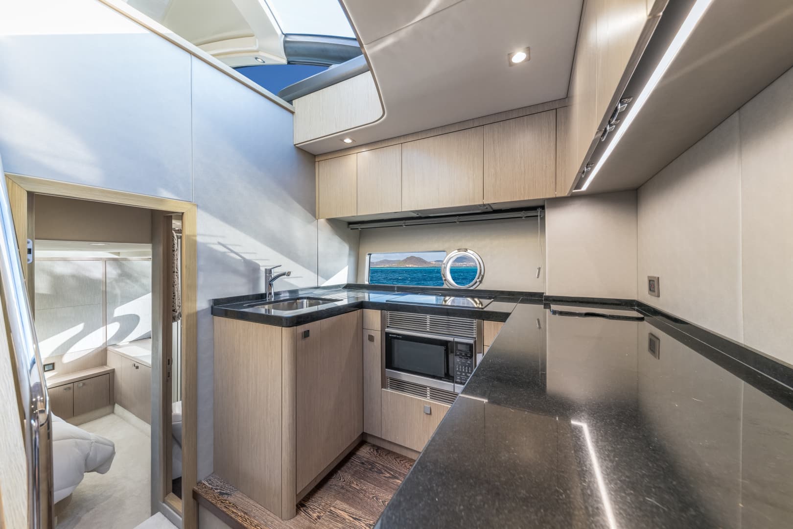 2017 Sunseeker Predator — photo 36