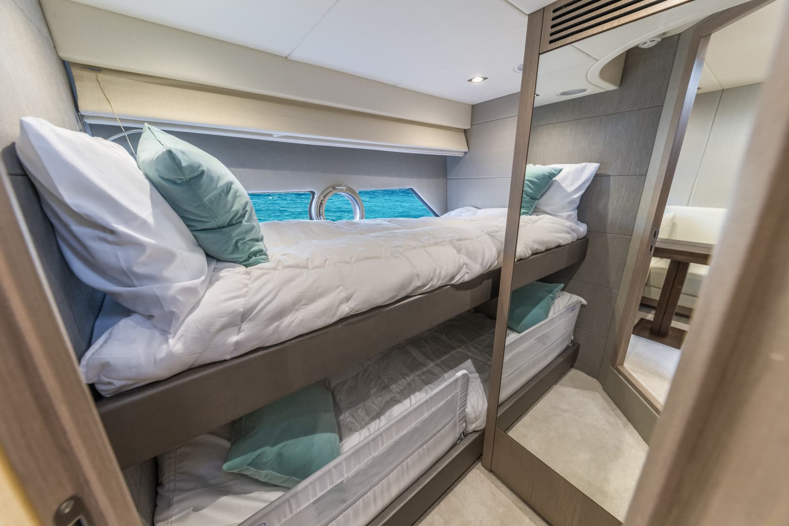 2017 Sunseeker Predator — photo 48